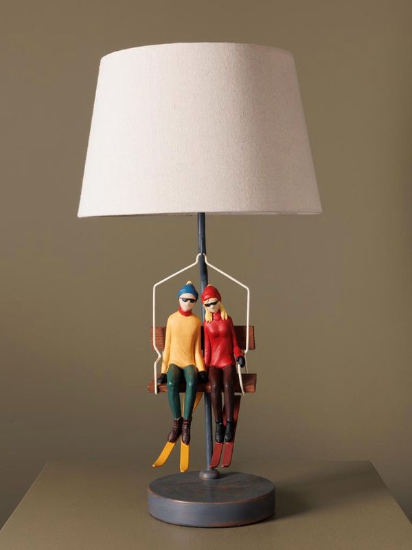 Bordlampe med skiheis. 
