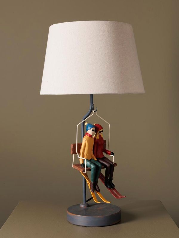 Bordlampe med skiheis. 